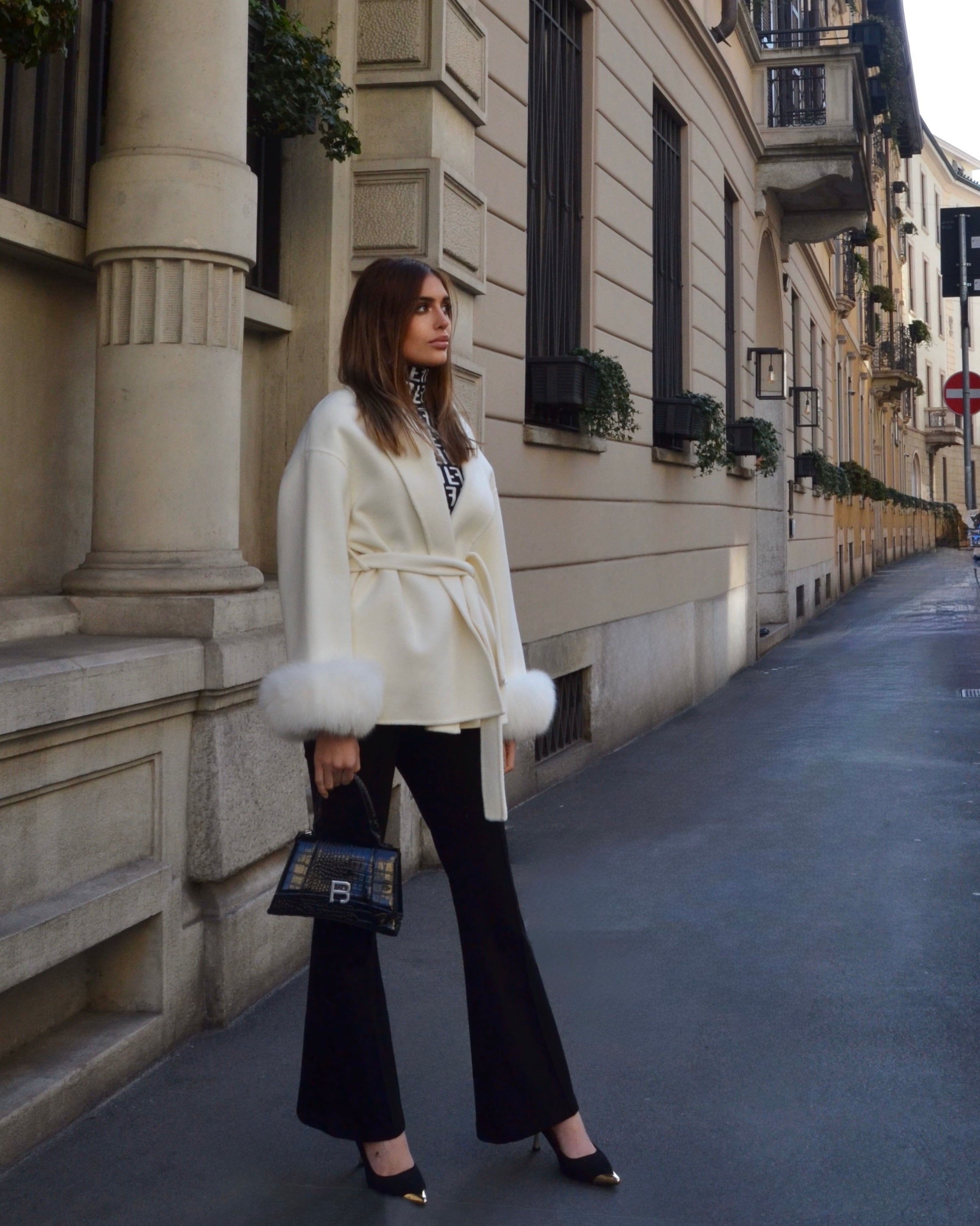 Delina – Cappotto in lana e cashmere con cintura e maniche rimovibili in pelliccia di volpe