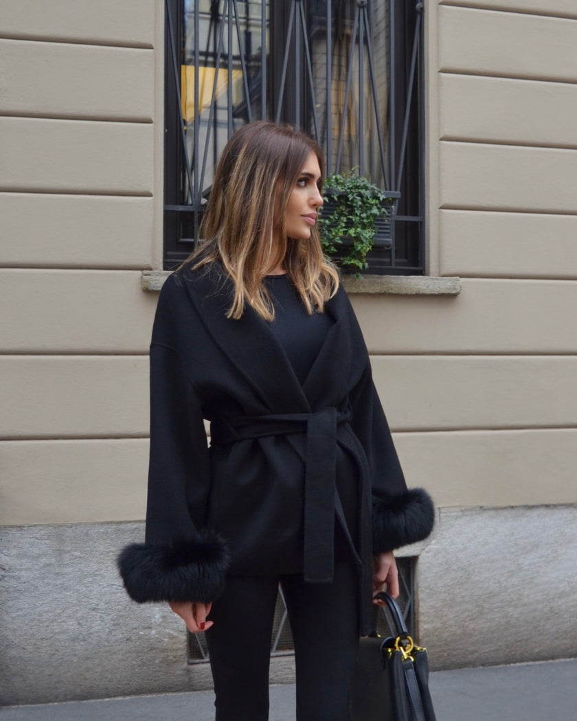 Delina – Cappotto in lana e cashmere con cintura e maniche rimovibili in pelliccia di volpe