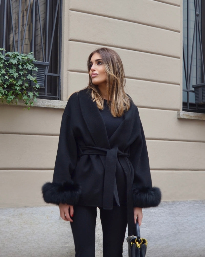 Delina – Cappotto in lana e cashmere con cintura e maniche rimovibili in pelliccia di volpe