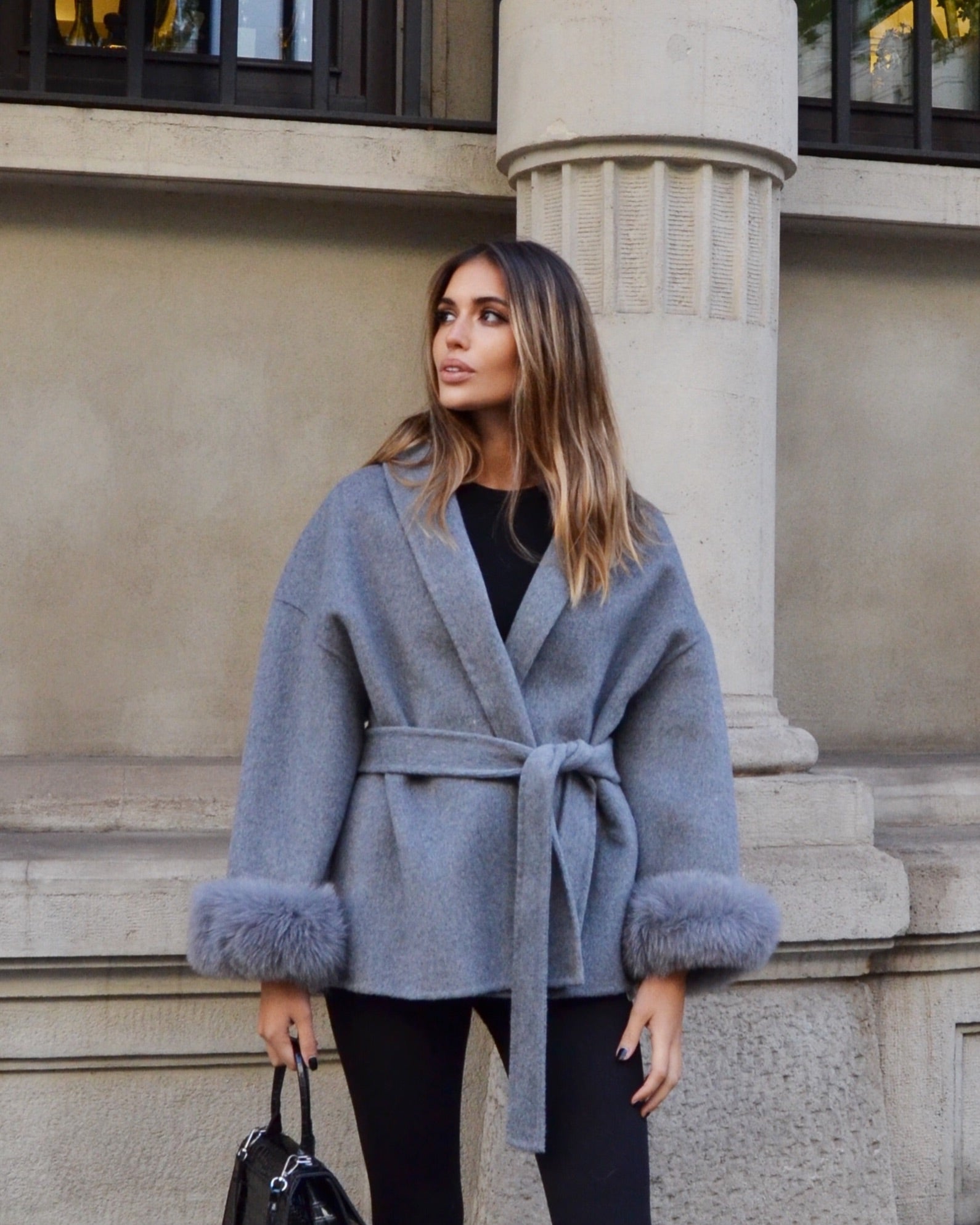 Delina - Cappotto corto di doppia lana merino e polsini in pelliccia di volpe rimovibili