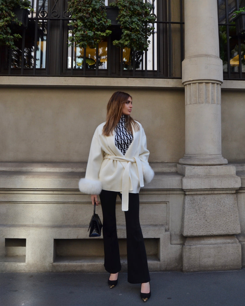 Delina – Cappotto in lana e cashmere con cintura e maniche rimovibili in pelliccia di volpe