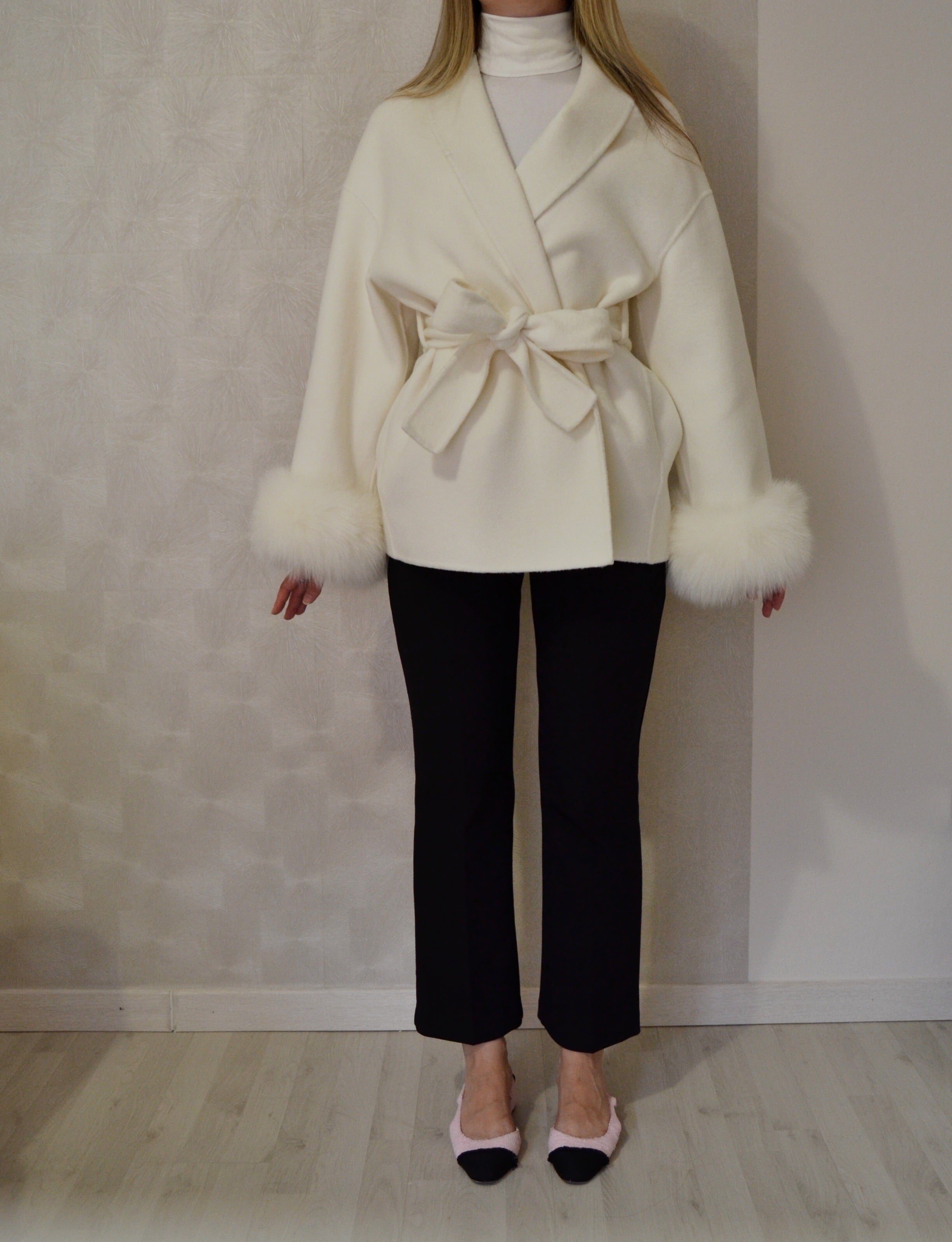 Delina – Cappotto in lana e cashmere con cintura e maniche rimovibili in pelliccia di volpe