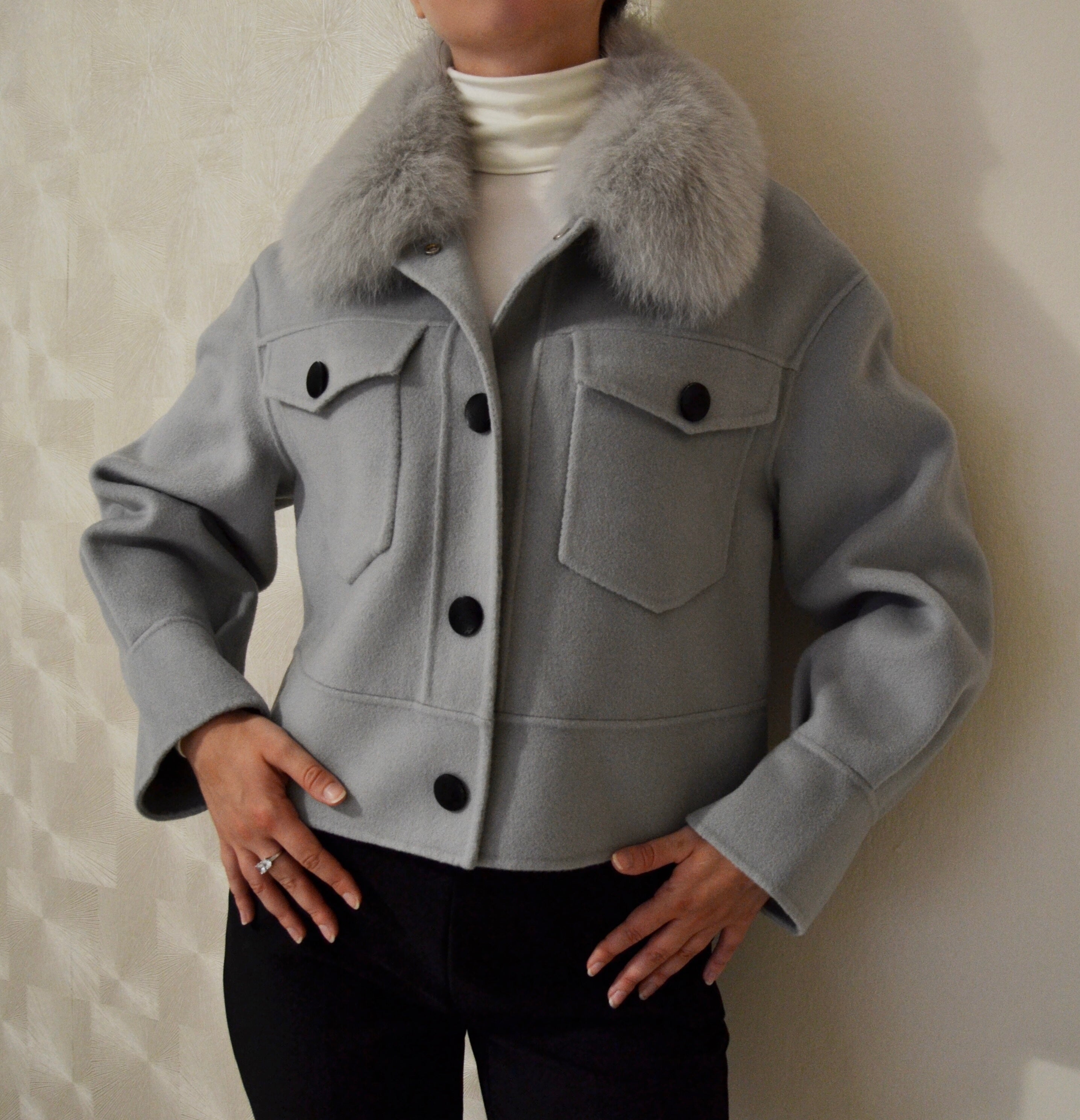 Davina – Cappotto donna in lana e cashmere con bottoni e colletto in pelliccia di volpe