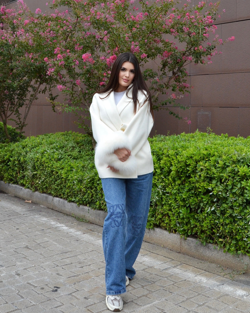 Delina – Cappotto in lana e cashmere con cintura e maniche rimovibili in pelliccia di volpe