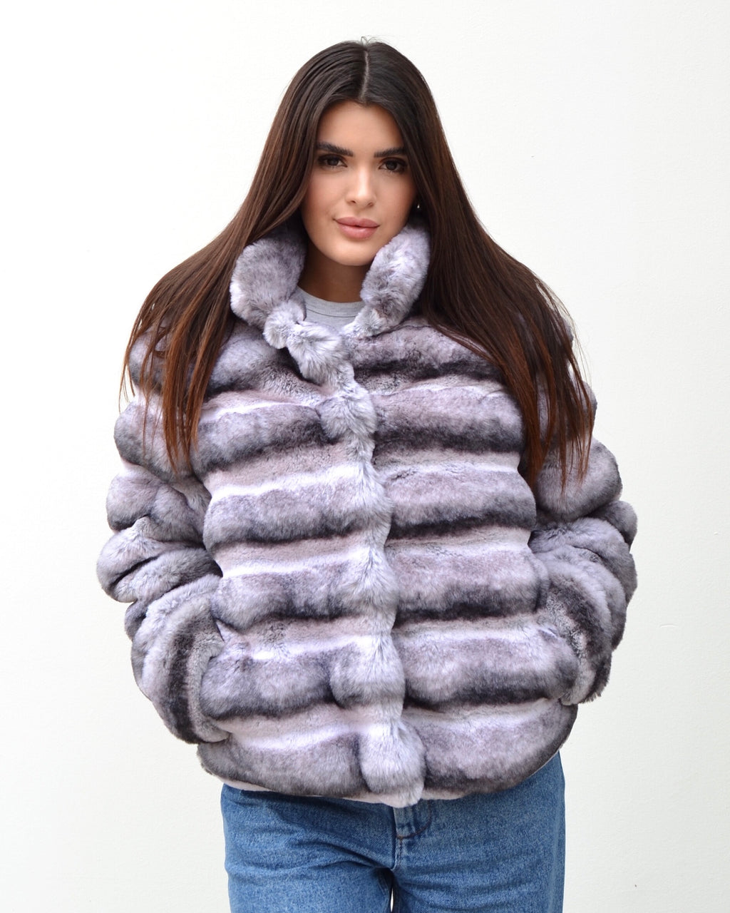 Anastasia – Cappotto corto in eco-pelliccia di cincillà
