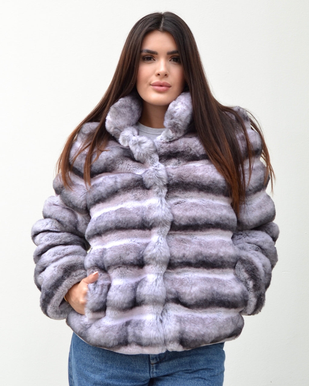 Anastasia – Cappotto corto in eco-pelliccia di cincillà