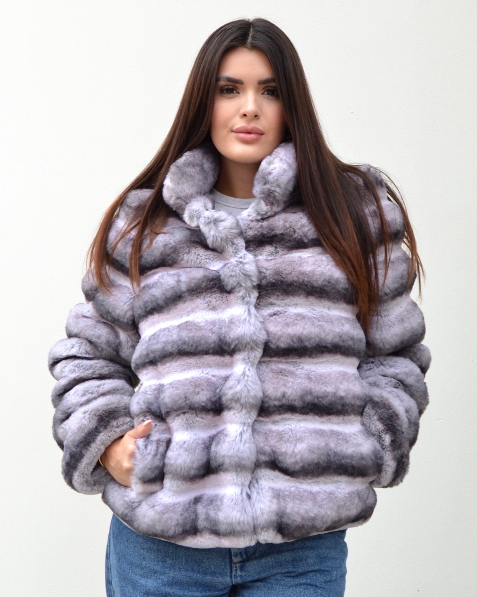 Anastasia – Cappotto corto in eco-pelliccia di cincillà