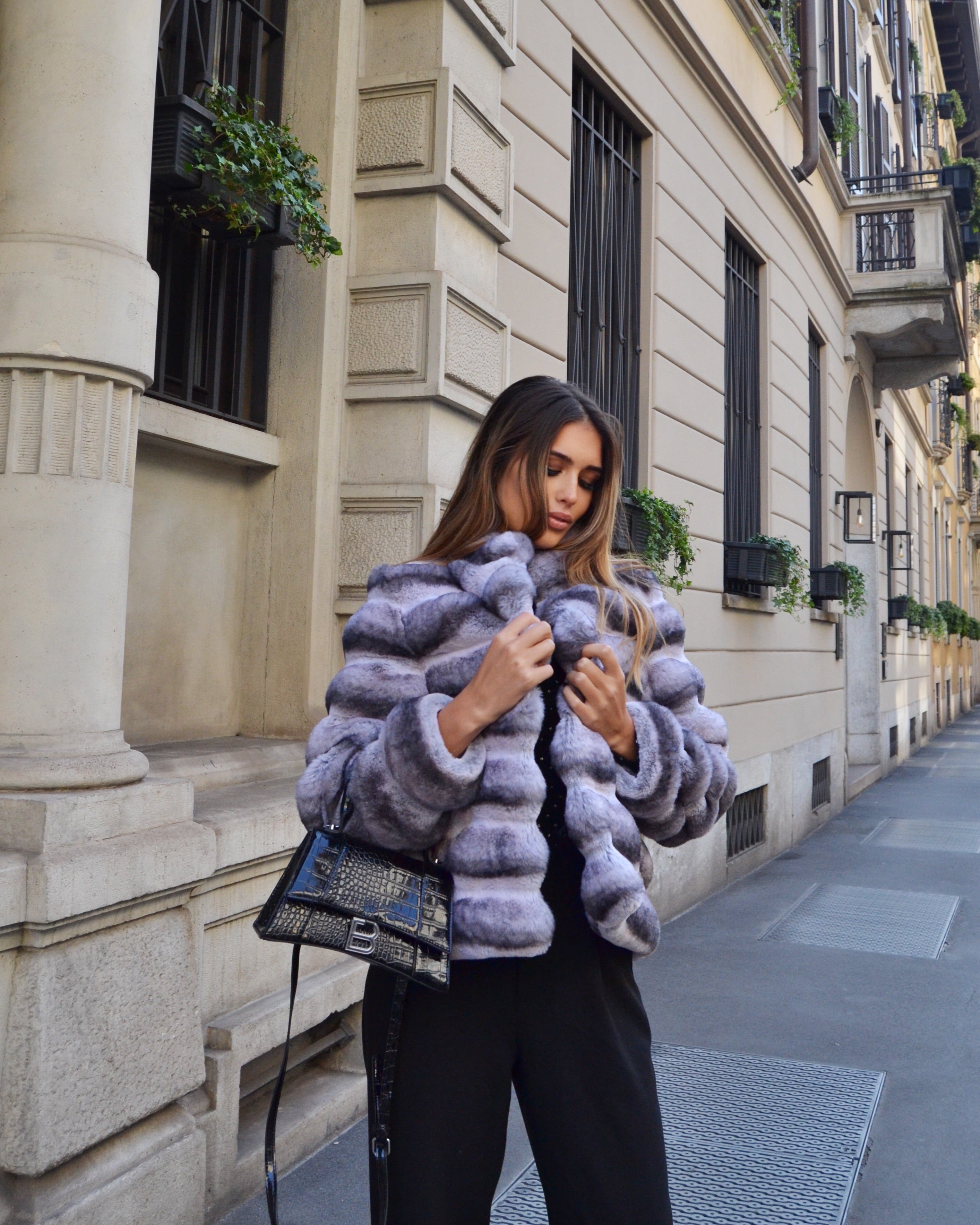 Anastasia – Cappotto corto in eco-pelliccia di cincillà